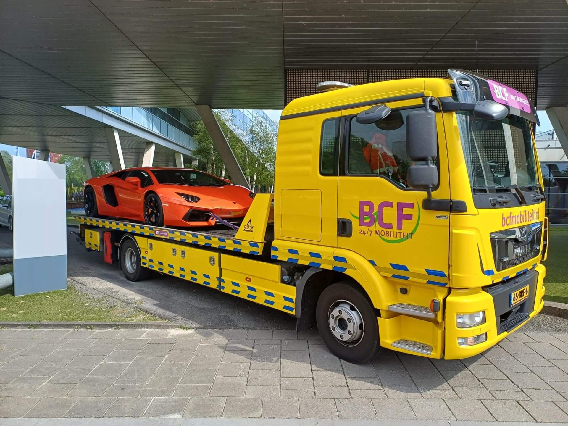 Exclusieve voertuigen klaar voor transport