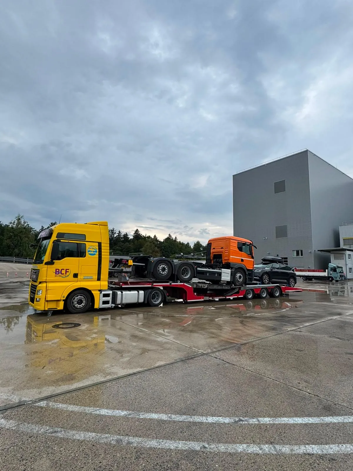 BCF Mobiliteit truck carrying a truck and chassis on a car transporter